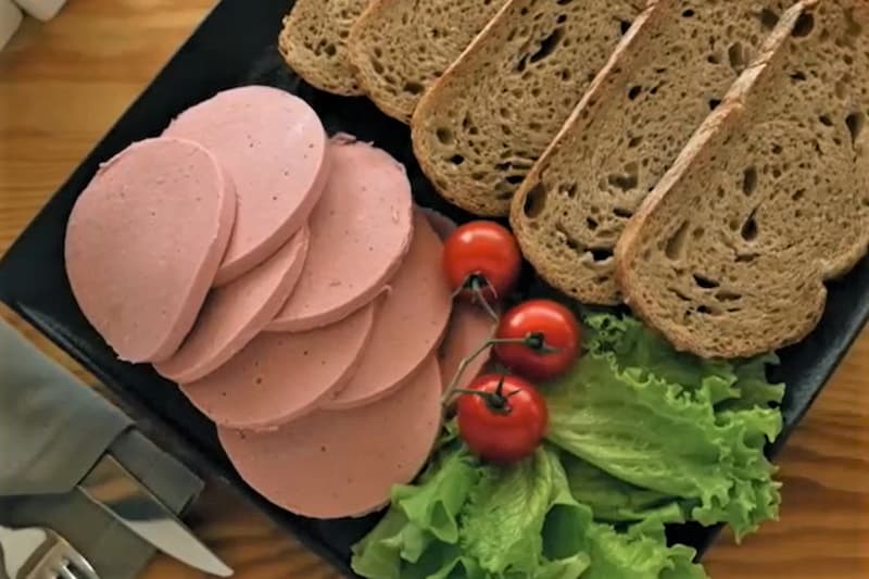 Фирменный рецепт «Формулы еды»: куриная колбаса Фирменный рецепт «Формулы еды»: куриная колбаса